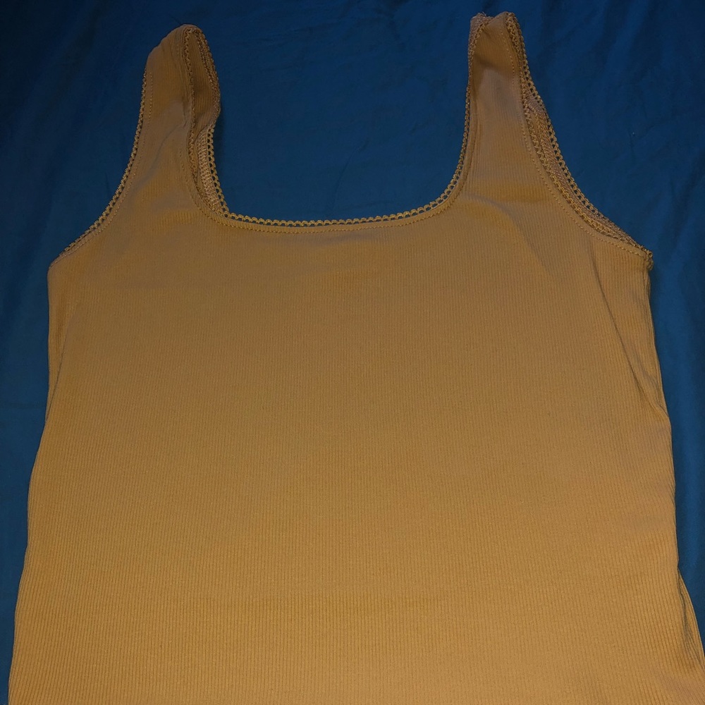 Yellow ruffle edged tank top (new & never worn)